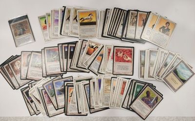 beaucoup de cartes sur la table