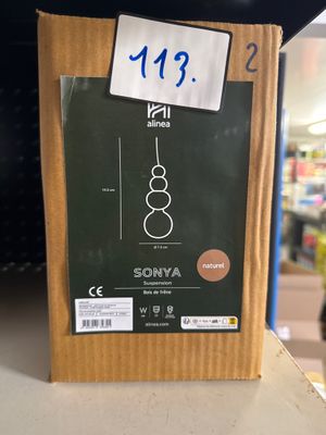 une boîte en carton sur laquelle est représenté un bonhomme de neige