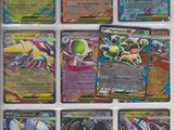 gros plan d'un paquet de cartes pokemon sur une table