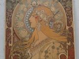 tableau représentant une femme aux cheveux longs, avec une fleur dans les cheveux