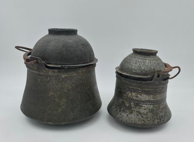Turquie? Deux pots couvert en métal, traditionnellement util…