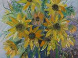 tableau représentant des tournesols dans un vase bleu posé sur une table
