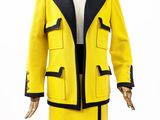 un manteau jaune et noir sur un mannequin, un mannequin, un mannequin, un mannequin, un mannequin, un mannequin, un mannequin, un mannequin, un mannequin, un mannequin, un mannequin, un mannequin, un mannequin, un mannequin, un mannequin, un mannequin, un mannequin, un mannequin, un mannequin, un mannequin, un mannequin, un mannequin, un mannequin, un mannequin, un mannequin, un mannequin, un mannequin, un mannequin, un mannequin, un mannequin, un mannequin, un mannequin, un mannequin, un
