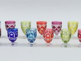 six different colored glasses are lined up in a row