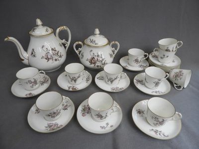 Service à café en porcelaine avec un décor floral émaillé re…