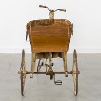 Tricycle ancien ou vélo tiré par un attelage, en bois et mét… (photo 5)