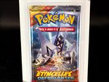 un gros plan sur une boîte de cartes à collectionner Pokémon posée sur une table