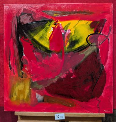 tableau représentant une œuvre abstraite rouge et jaune posée sur un chevalet en bois