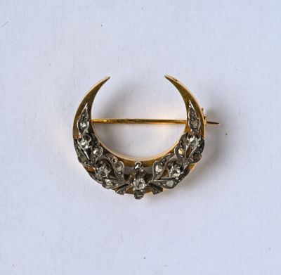 Broche "Croissant de Lune" en or jaune 18K (750/oo) lisse à …