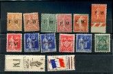une collection de timbres de différents pays sur fond noir