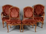 paire de fauteuils de style Louis XV avec assises rembourrées de velours rouge
