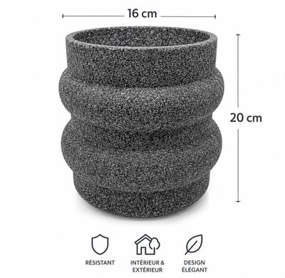 Gros plan d'une jardinière sur fond blanc avec ses dimensions