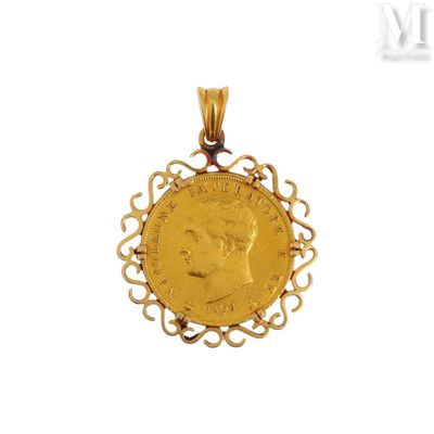 gros plan d'une pièce d'or sur fond blanc