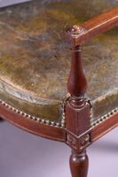 Fauteuil en acajou mouluré et sculpté, le dossier légèrement… (photo 6)