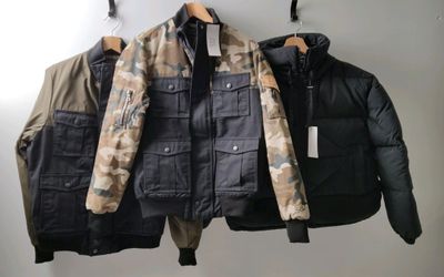 Lot de 20 vestes, doudounes SO&J de diverses tailles - NEUVE… - Photo 1