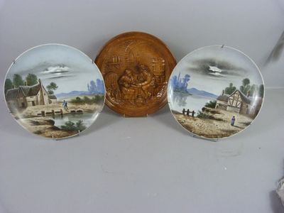 deux assiettes avec l'image d'un homme et d'une femme