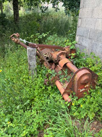 Vente sur désignation - Rotovator ancien. A récupérer sous 15 jou