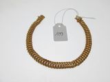 une photo d'un bracelet en chaîne dorée sur lequel figure une étiquette de prix