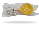 une sucette jaune dans un sac en plastique sur fond blanc