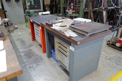 2 établis PAROLAI 4 tiroirs, plateau bois 1250 X 800 mm, 1 a…