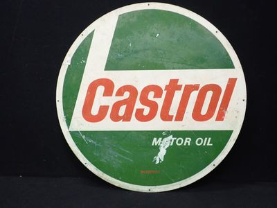 un panneau vert et blanc sur lequel on peut lire « Castro Motor Oil »