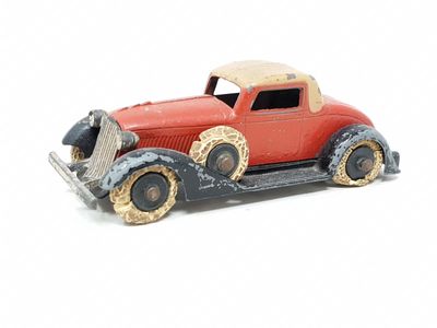 TOOTSIETOY (USA, années 30) Graham coupé rouge/chassis noir,…