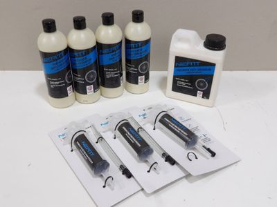 1 LOT DE 8 ARTICLES POUR LE VELO comprenant 3 LIT… - Photo 1