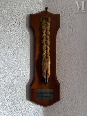 Lot de quatre pieds d’honneur :