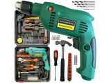 une image représentant une perceuse verte et des outils dans un coffret