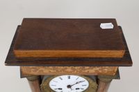 Pendule portique en bois à décor de marqueterie, cadran circ… (photo 2)