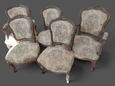 lot de six chaises anciennes avec coussins rembourrés