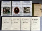 six livres posés sur une table, avec le portrait d'un homme dans un tableau