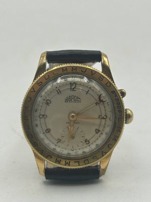 une image représentant une montre dorée et noire avec des chiffres romains
