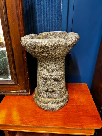 Cendrier d'extérieur en pierre reconstituée. H 37 cm