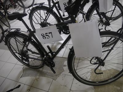 les nombreux vélos exposés dans un magasin