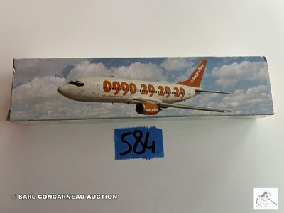 une boîte sur laquelle est représenté un avion