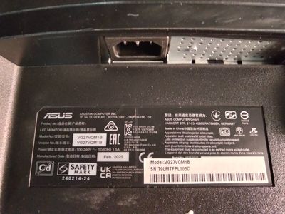 une image montrant un gros plan d'un ordinateur portable sur lequel est apposée une étiquette