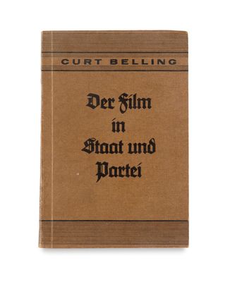 un livre marron avec une inscription noire sur la couverture