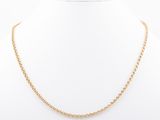 un collier à chaîne en or sur un mannequin mannequin mannequin mannequin mannequin mannequin mannequin mannequin mannequin mannequin