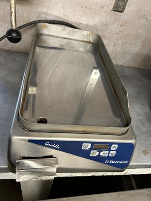 Plancha électrique ELECTROLUX - Année 2012. - Photo 1