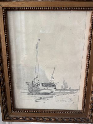 une vieille photo représentant un bateau sur l'eau, avec un voilier en arrière-plan