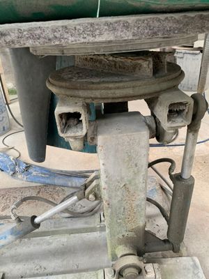 an image of a machine that is sitting on the ground