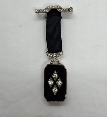 RÉGENCE, sa BARRETTE et sa MONTRE en platine, la barrette, l…