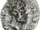 une vieille pièce d'argent sur laquelle est représenté un crâne