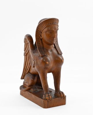 Sculpture monoxyle à décor de sphinx