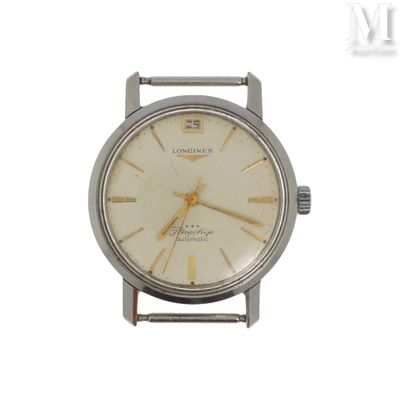 une image d'un gros plan d'une montre-bracelet sur un fond blanc
