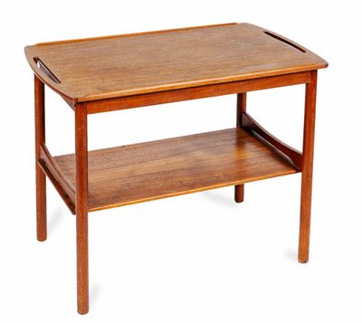 Petite table de salon en teck, le plateau mouluré à deux pri… - Photo 1