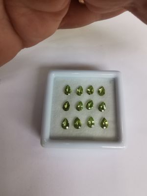 PERIDOT IF à VVS Nbr 12 Pakistan poire 6 x 4 à 5,5 x 4 4,06c…