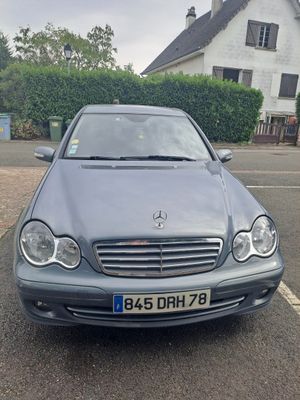 Mercedes Classe C Phase II 2006 Diesel 122ch - Bonne affaire à rénover