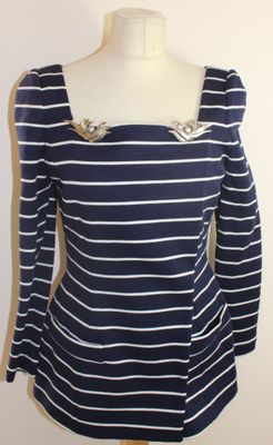 gros plan d'une robe sur un mannequin mannequin mannequin mannequin mannequin mannequin mannequin mannequin mannequin